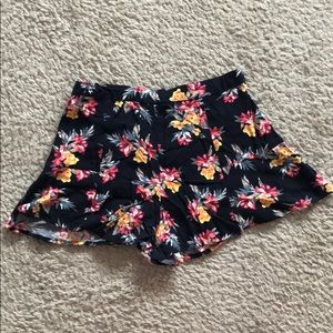 Hollister flowy floral shorts